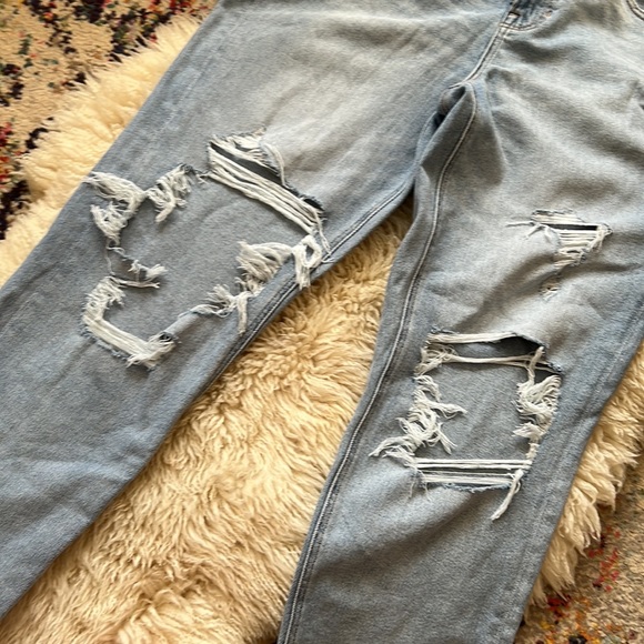 SOLD - American Eagle Distressed Mom Jean - NWOT - Picture 4 of 10
